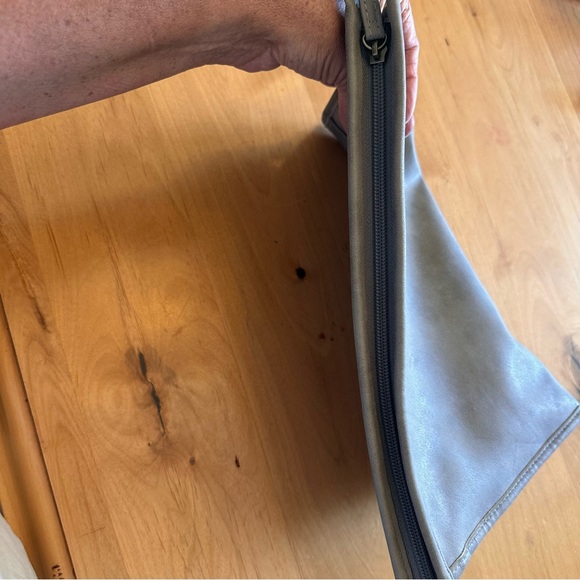 Gray Toiletry Cosmetic Bag Gainsborough Men’s Holdall - Picture 2 of 7